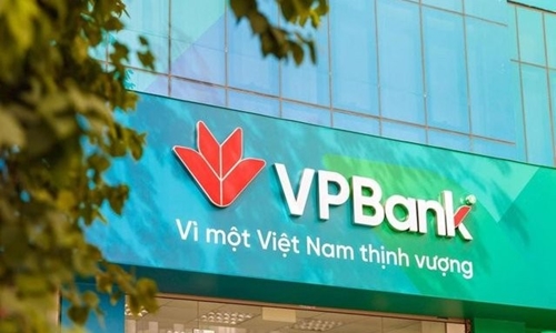 Phó Tổng Giám đốc Ngân hàng VPBank bán cổ phiếu “chui”