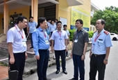 Thứ trưởng Bộ GD ĐT kiểm tra chấm thi tốt nghiệp THPT tại tỉnh Thanh Hóa
