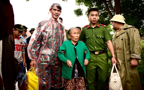 Quảng Nam di dời người dân khỏi vùng nguy hiểm trước cơn bão số 4