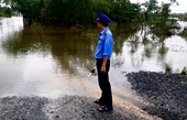 Thanh tra giao thông, CSGT tỉnh Quảng Nam đảm bảo an toàn giao thông đợt mưa, lũ