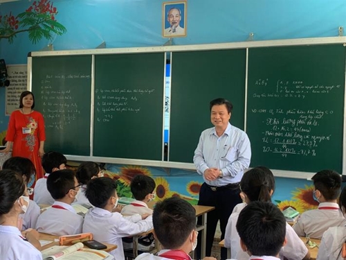 Thứ trưởng Bộ Giáo dục và Đào tạo kiểm tra việc thực hiện Chương trình GDPT mới tại Quảng Ninh