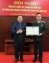 Trao Bằng khen cho Trưởng Ban Tiếp công dân Trung ương