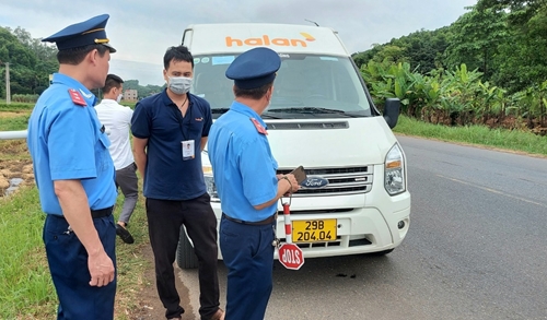 Thanh tra sở kiểm tra đột xuất vận tải hành khách theo hợp đồng ở Thái Nguyên