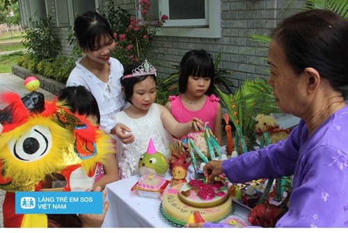 Ấm lòng Tết Đoàn viên tại Làng trẻ em SOS Việt Nam