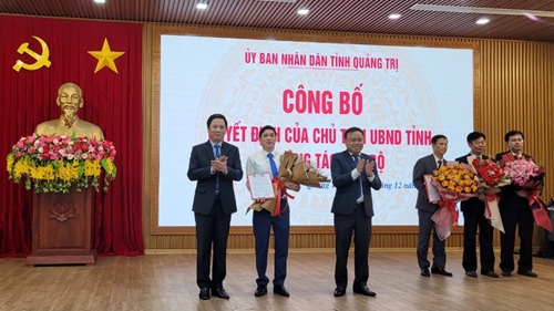 Công bố và trao Quyết định của Chủ tịch UBND tỉnh Quảng Trị về bổ nhiệm về công tác cán bộ