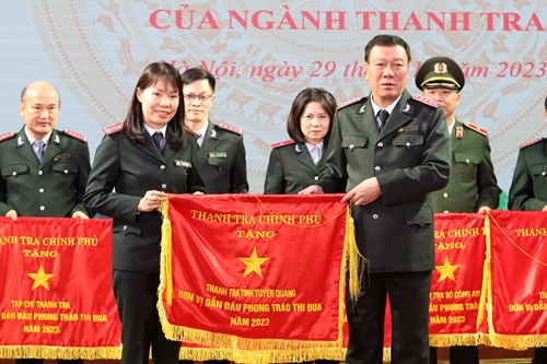 Thanh tra tỉnh Tuyên Quang nhận Cờ thi đua của Thanh tra Chính phủ
