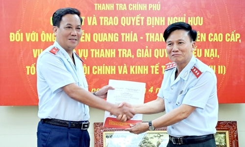 Trao quyết định nghỉ hưu đối với ông Nguyễn Quang Thía, Vụ trưởng Vụ II