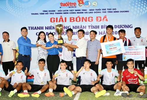 Đội bóng đá Cao su Phước Hòa đoạt Cúp Báo Tuổi trẻ Thủ đô năm 2024