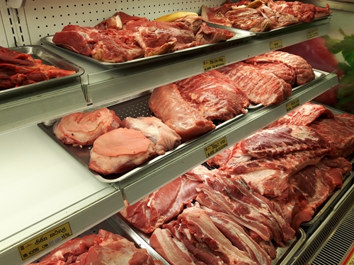 Đi tìm nguyên nhân giá thịt lợn cao vô lý trên thị trường