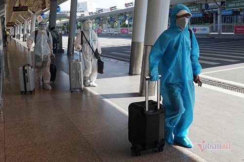 Hà Nội bỏ quy định cách ly tập trung 7 ngày với khách bay từ TP HCM